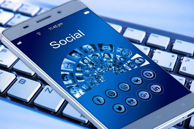 Réseaux sociaux, smartphones et valeurs morales à l’ère numérique