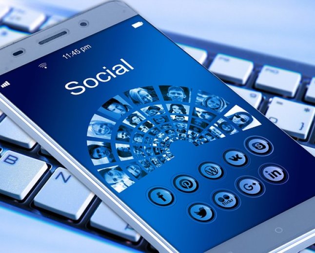 Réseaux sociaux, smartphones et valeurs morales à l’ère numérique